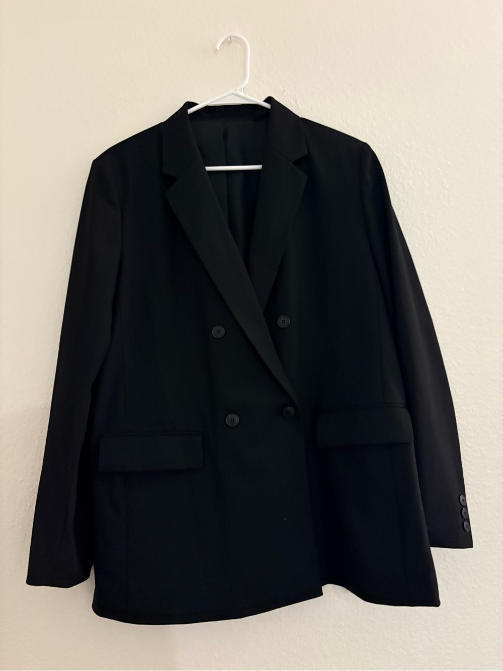 Uniqlo Women’s Black Double-Breasted Blazer
